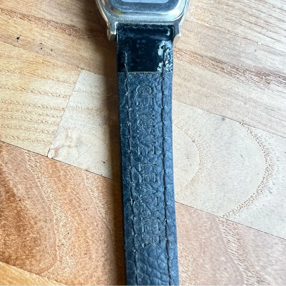 Unbranded ladies silver tone black leather dress watch NEW BATTERY